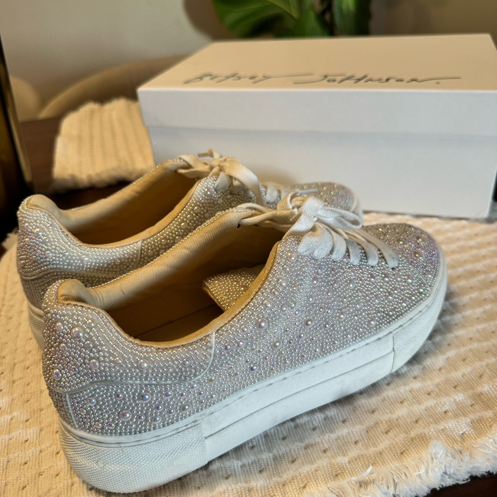 Betsey Johnson Women's Sidny Sneaker Pearl Size: 8 - Picture 2 of 8